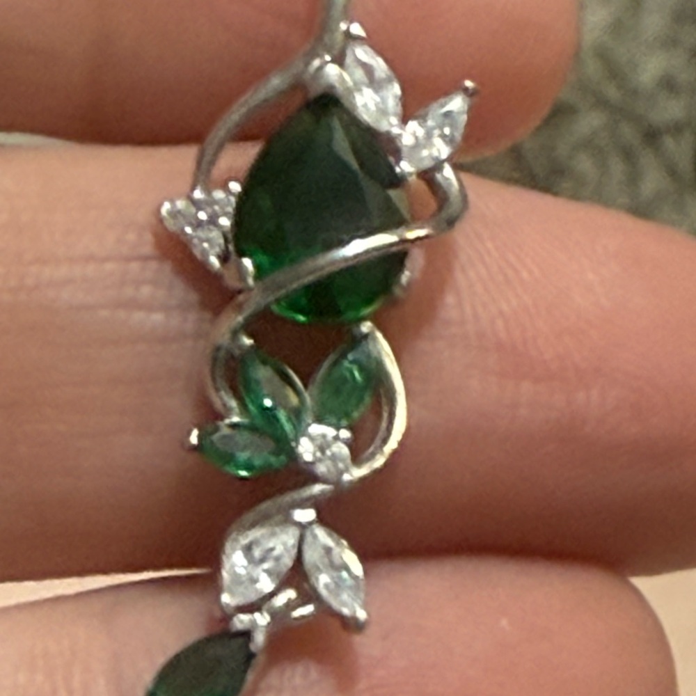 Elegant Silver and Green Teardrop Pendant